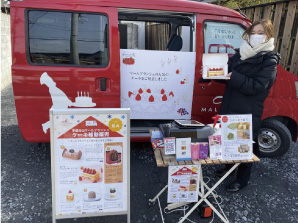 停車して販売中の移動販売車